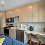 Cozysuites Modern Sdo, Lawrenceville